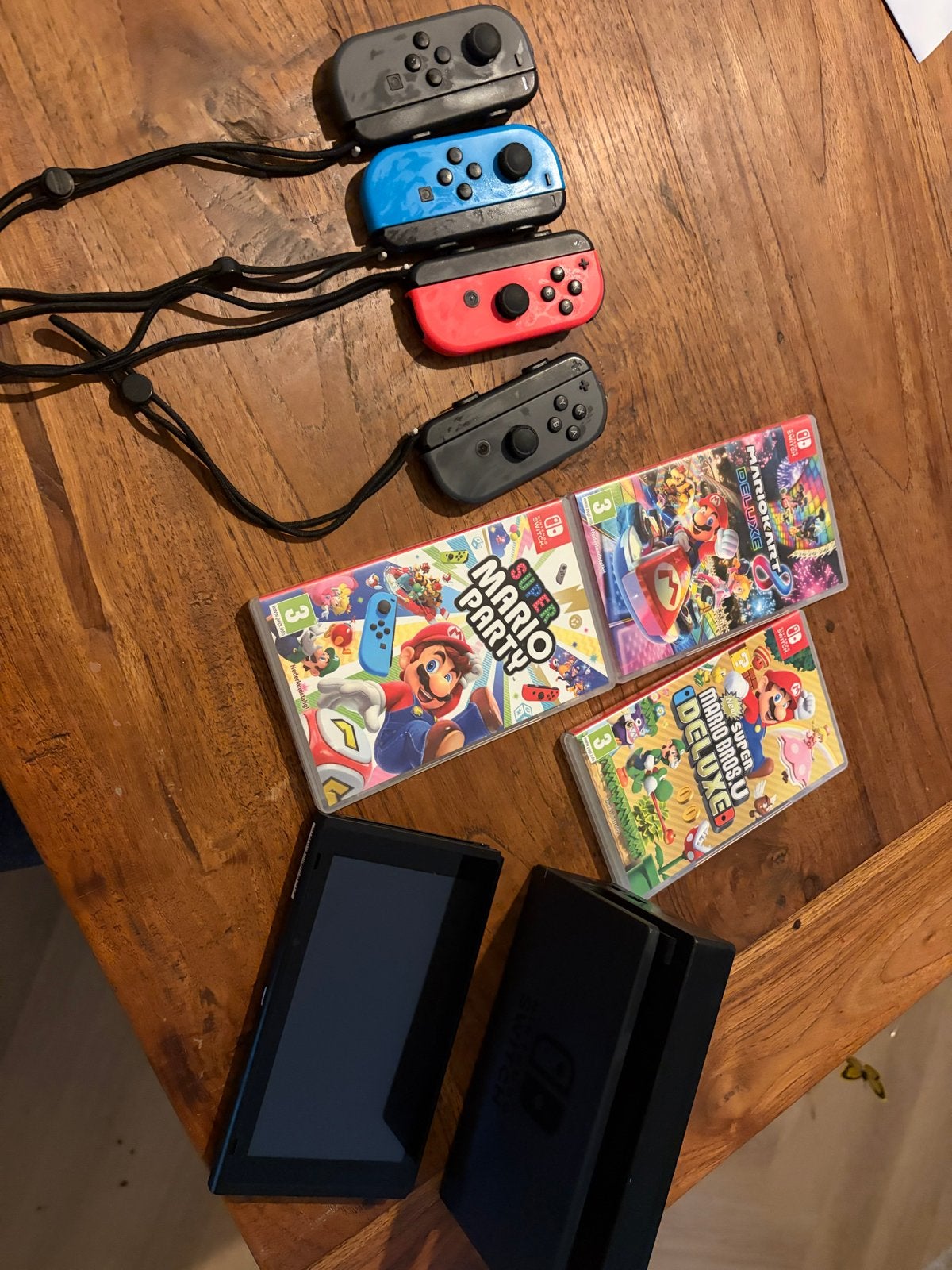 Nintendo Switch met 4 controllers en 3 games, Ophalen, Met games, Zo goed als nieuw, Switch Original