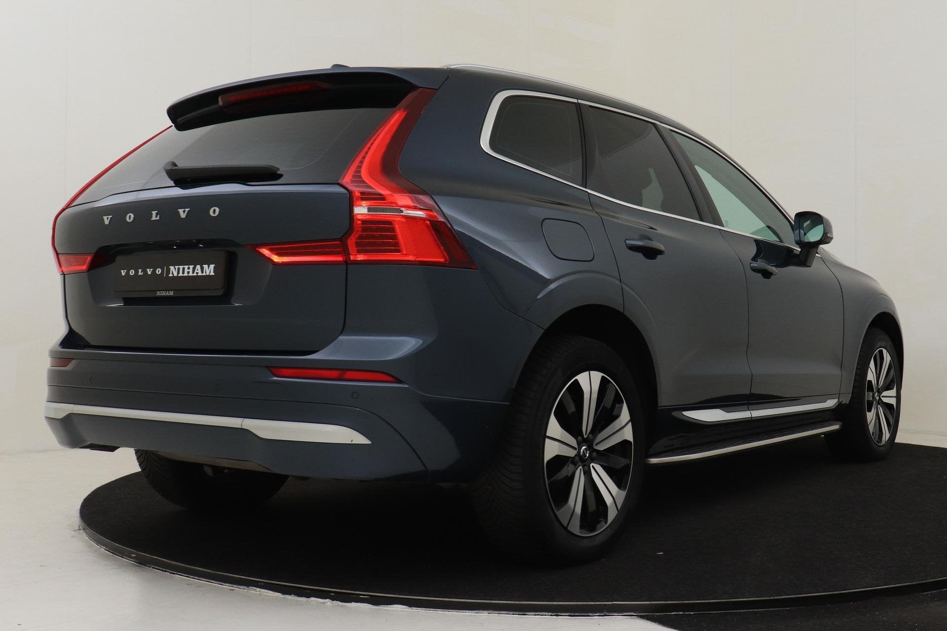 Volvo XC60 T6 PLUG-IN HYBRID AWD ESSENTIAL EDITION BRIGHT -P, Auto's, Automaat, 12 maanden, Stof, Gebruikt