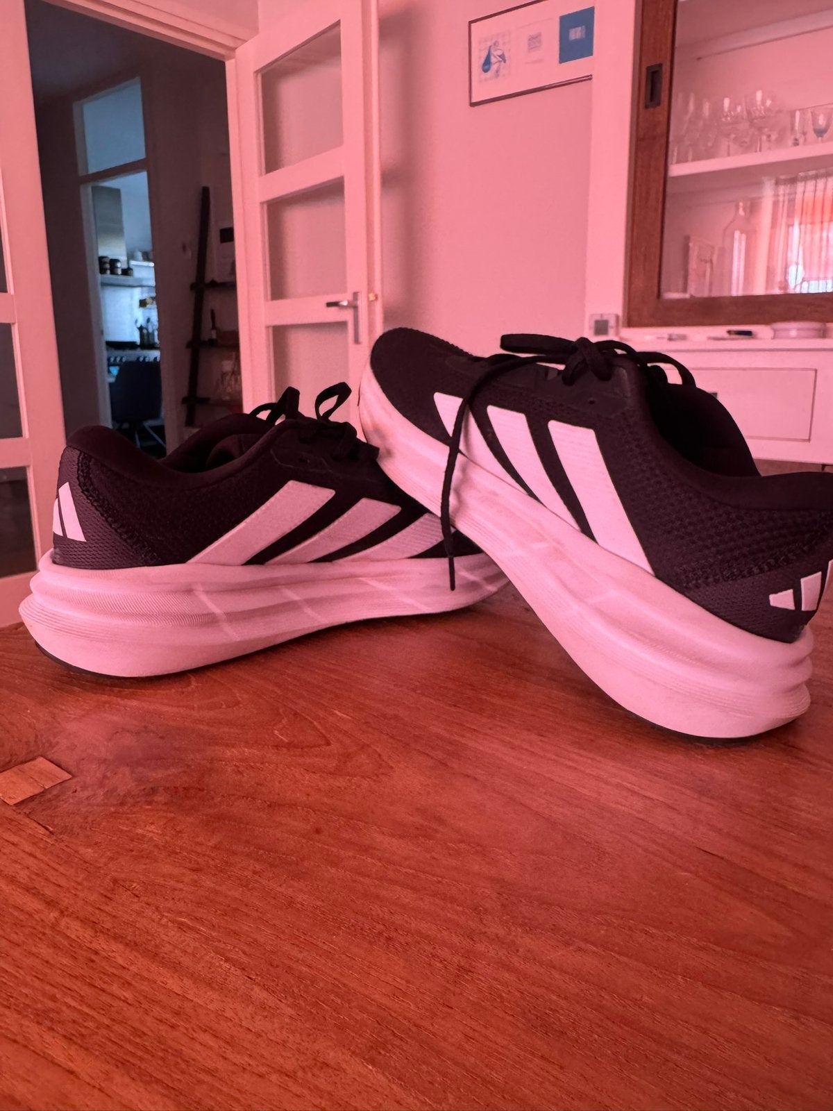Adidas sportschoenen Zwart/Wit – Maat 42 – Zeer nette staat, Sport en Fitness, Loopsport en Atletiek, Adidas, Hardloopschoenen