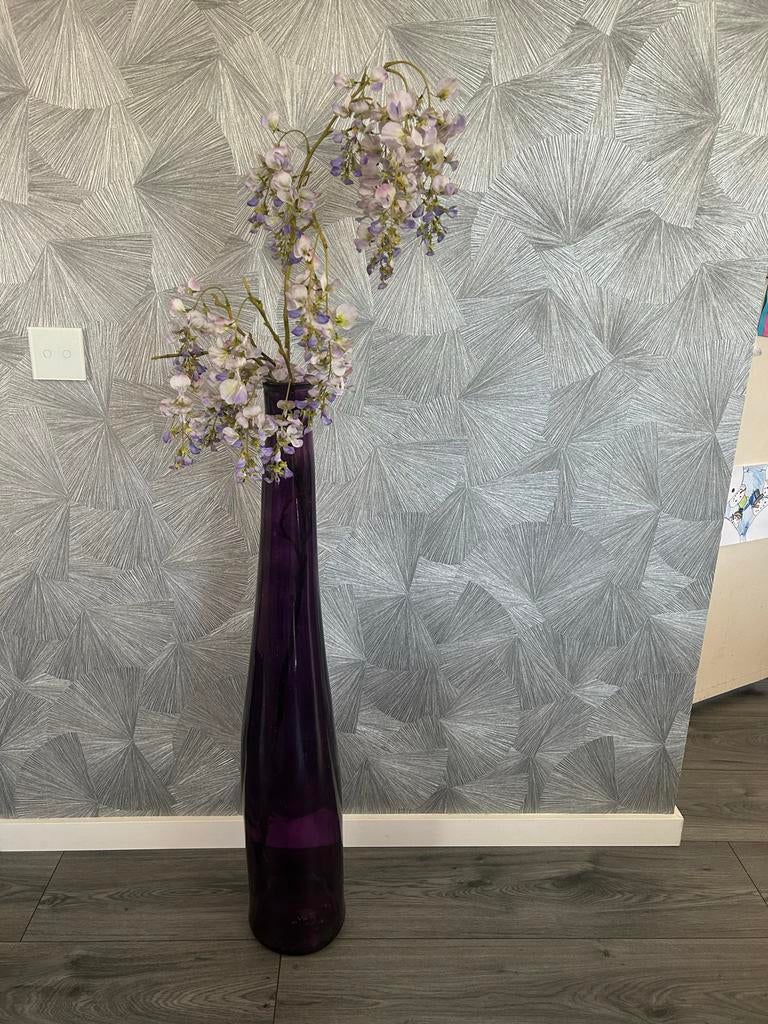 Grote paarse glazen vaas met kunstbloemen, Ophalen, Overige kleuren, 75 cm of meer, Glas