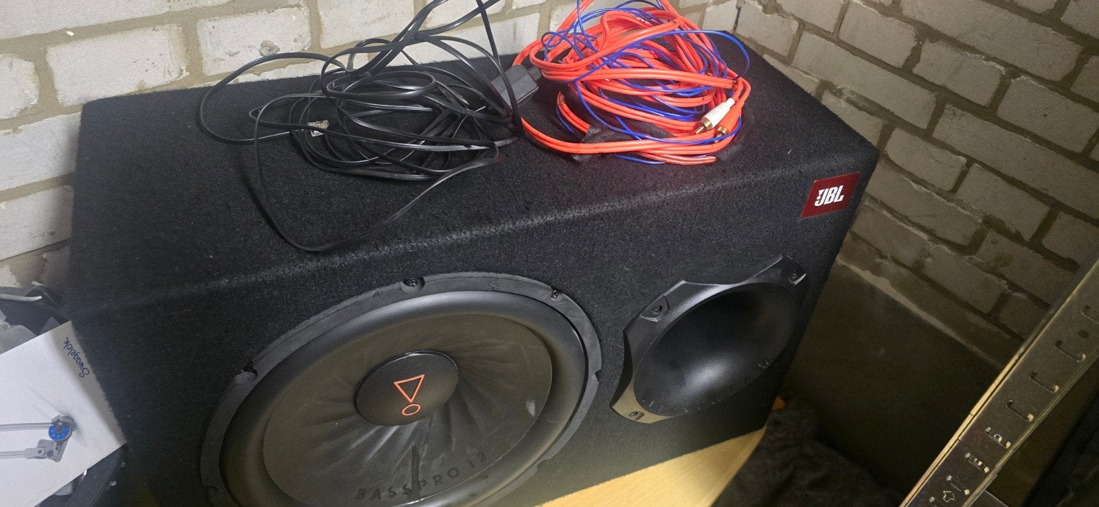 JBL BassPro 12" Subwoofer met versterker en kabels, Auto diversen, Ophalen, Gebruikt