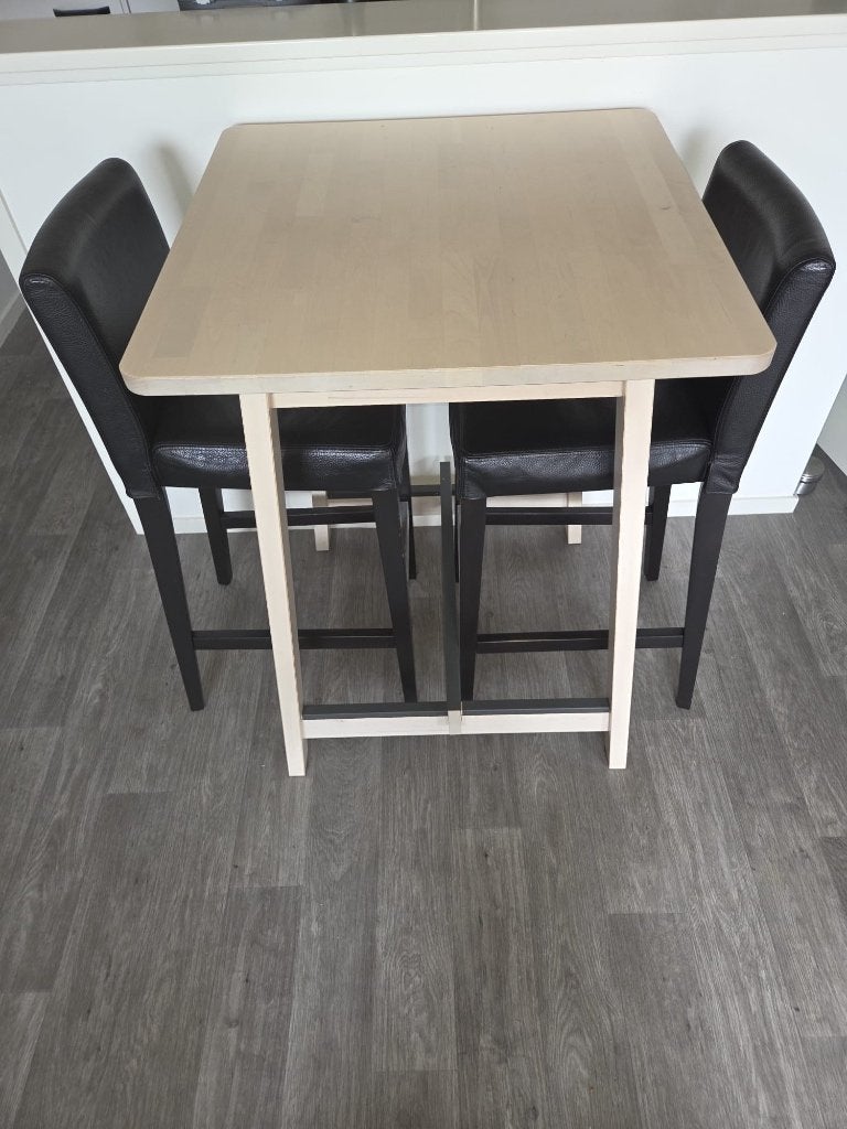Hoge (bar)tafel met stoelen, Ophalen, Gebruikt, Inclusief barstoelen