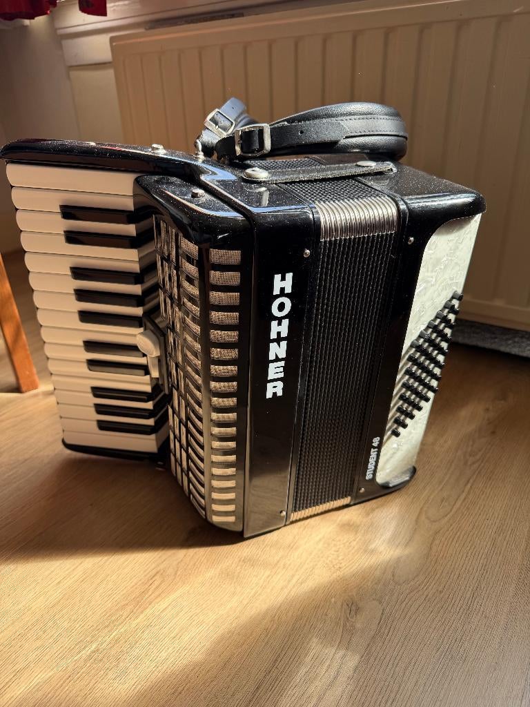 Hohner accordeon, Muziek en Instrumenten, Ophalen, 48-bas, Met koffer, Toetsaccordeon