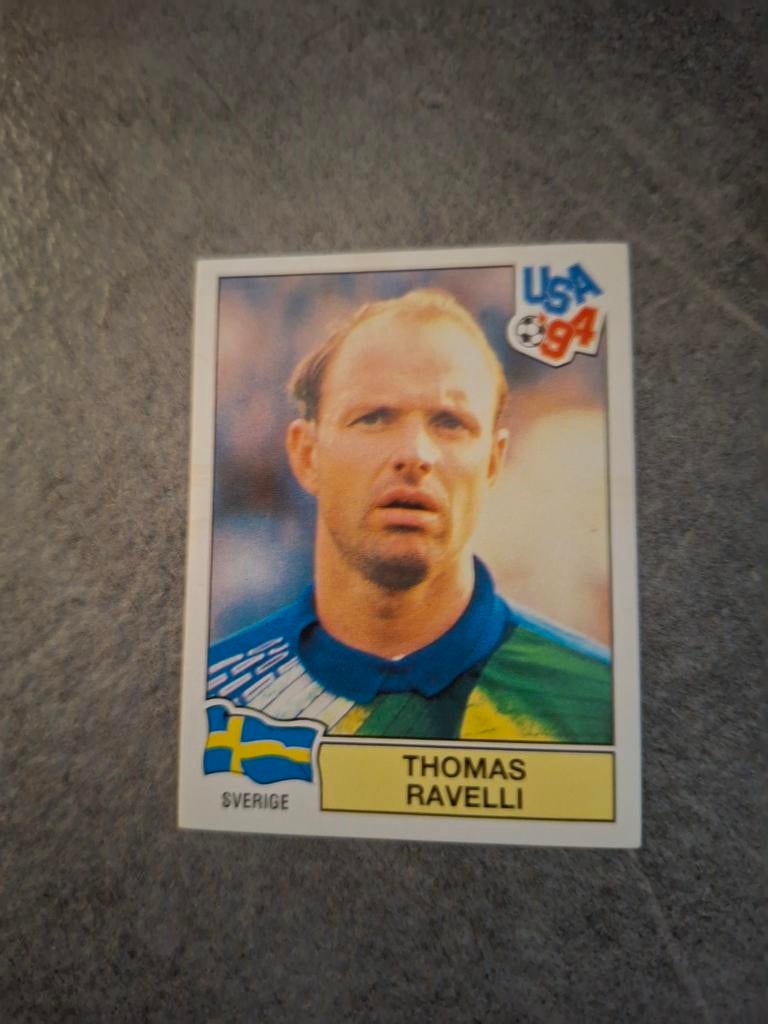 Panini sticker WK 94 USA (rood).Keeper Thomas Ravelli Zweden, Verzenden, Zo goed als nieuw, Sticker