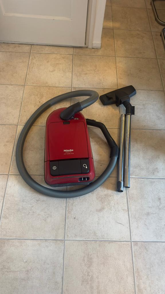 Miele stofzuiger, Witgoed en Apparatuur, Stofzuigers, Gebruikt, Miele, 1200 tot 1600 watt, Ophalen