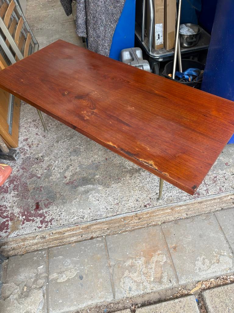 Vintage salontafel met metalen poten, F, Gebruikt, 100 tot 150 cm, G