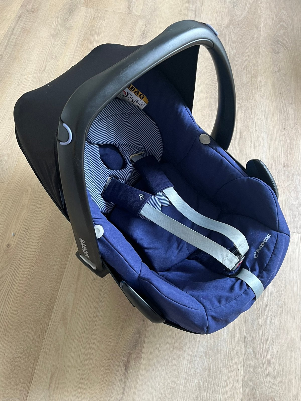 Maxi Cosi pebble blauw gereinigd en inclusief family fix, Ophalen, 0 t/m 13 kg, Maxi-Cosi, Gebruikt