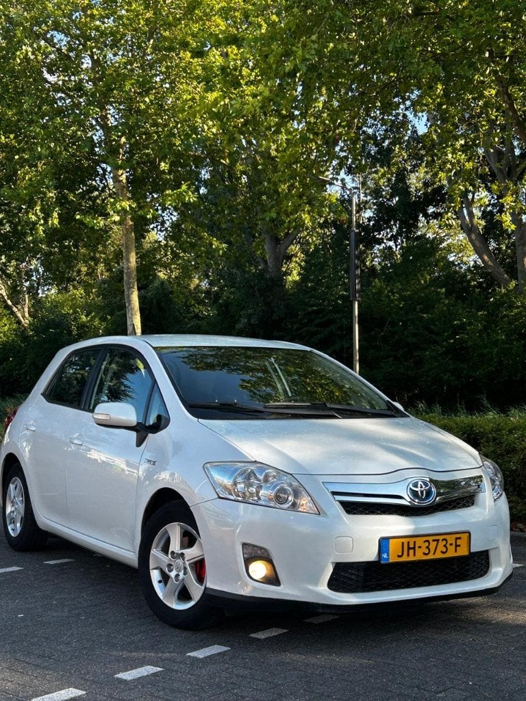 Toyota Auris 1.8 Full Hybrid 5DR CVT 2011 Wit, Euro 5, Zwart, 4 cilinders, Wit
