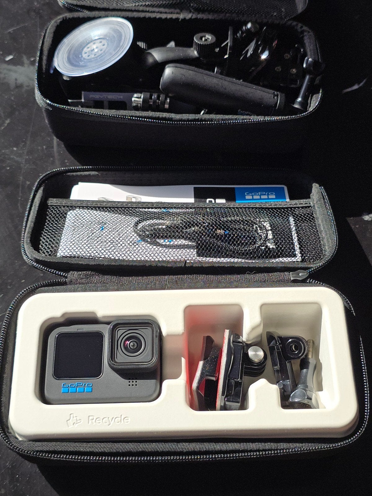 Foto 3 van GoPro Hero 11 Black met veel accessoires