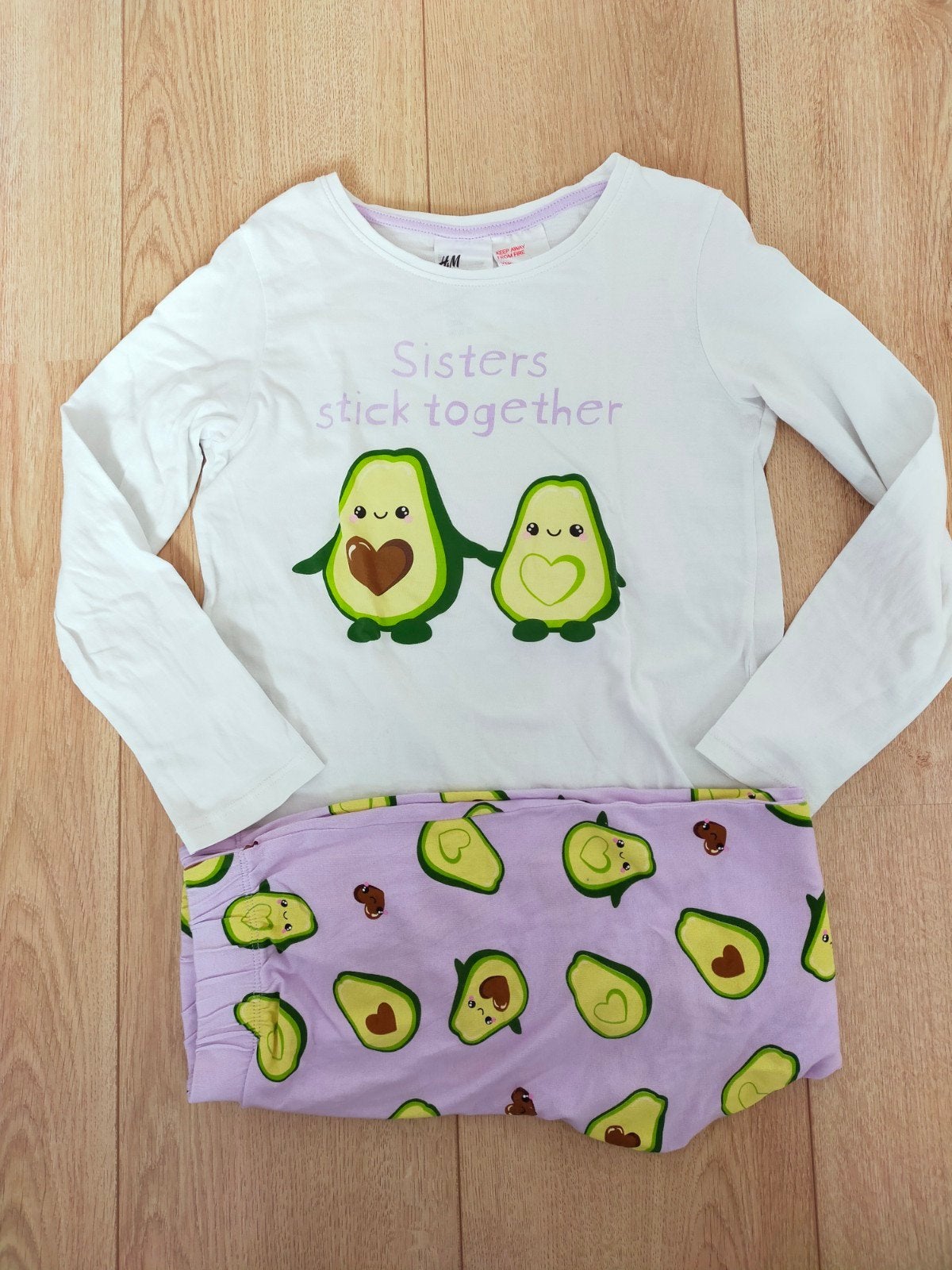 Zgan! Schattige avocado pyjama van H&M. Mt 122/128, Kinderen en Baby's, Kinderkleding | Maat 122, Nacht- of Onderkleding, Meisje