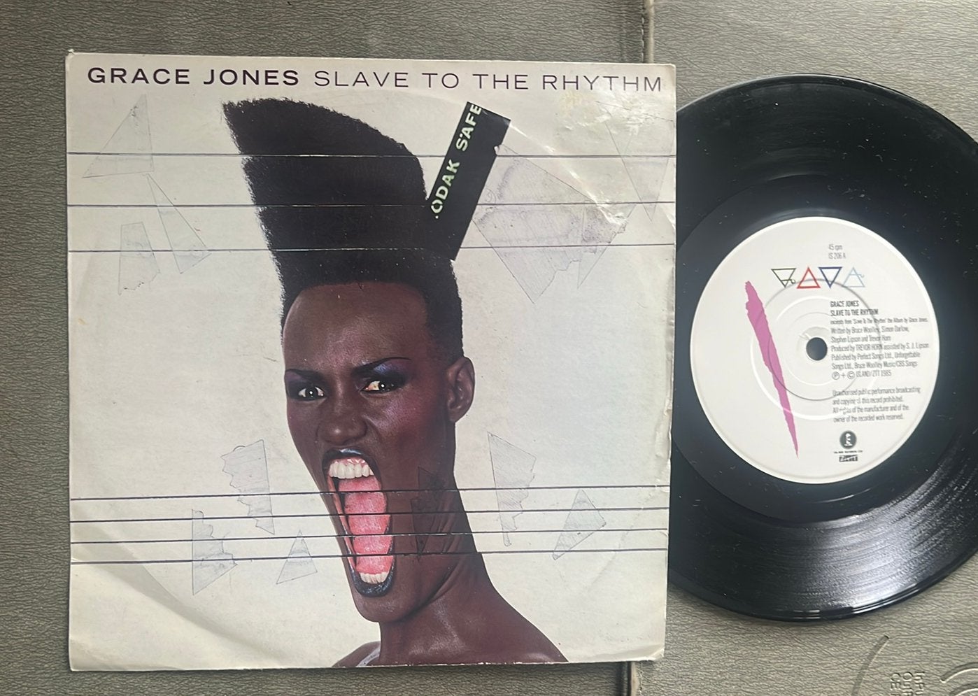 Grace Jones - Slave to the Rhythm 7” UK 1985, Gebruikt, 7 inch, Ophalen of Verzenden, Pop