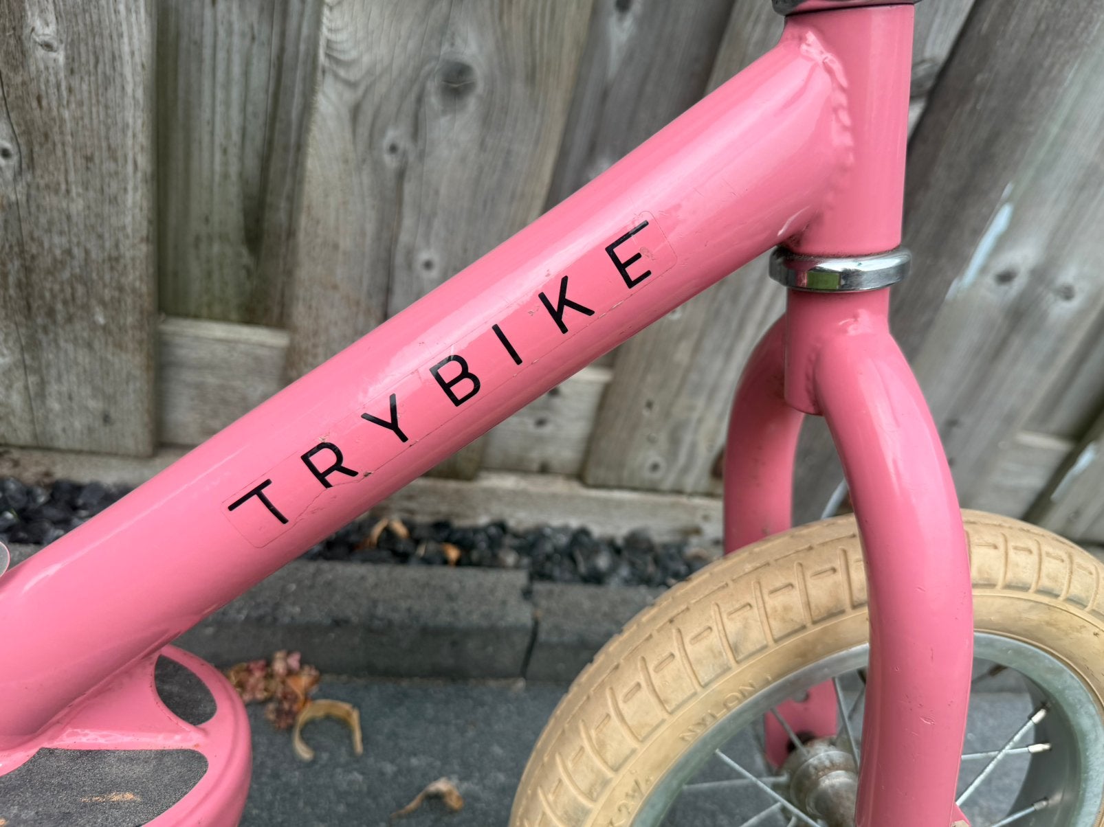 Foto 4 van Trybike loopfiets compleet met 3e wiel roze en grijs/blauw