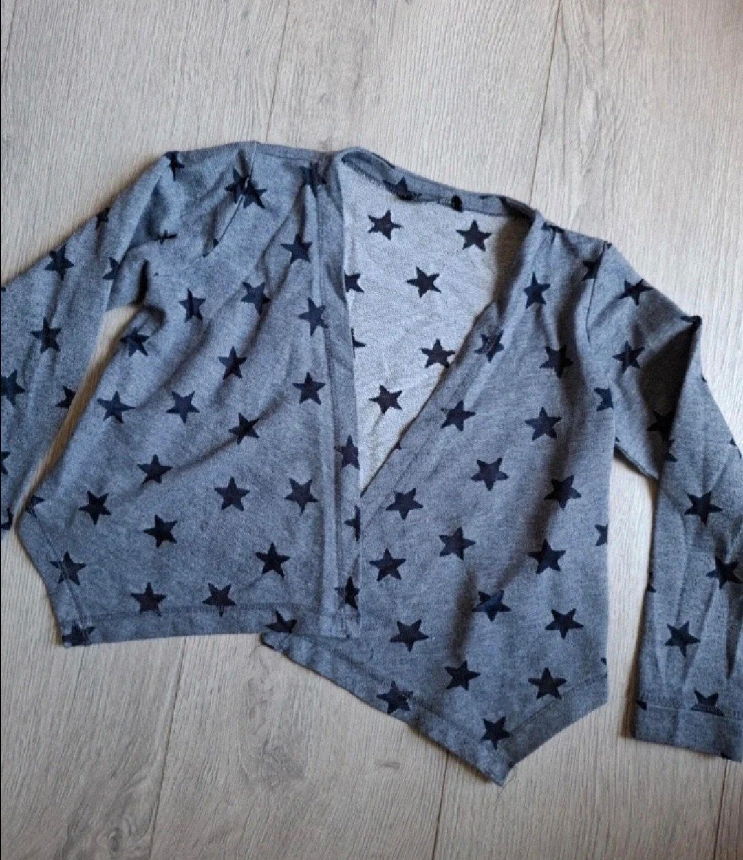 Hema bolero grijs blauw sterren maat 110/116, Gebruikt, Meisje, Trui of Vest, Ophalen of Verzenden