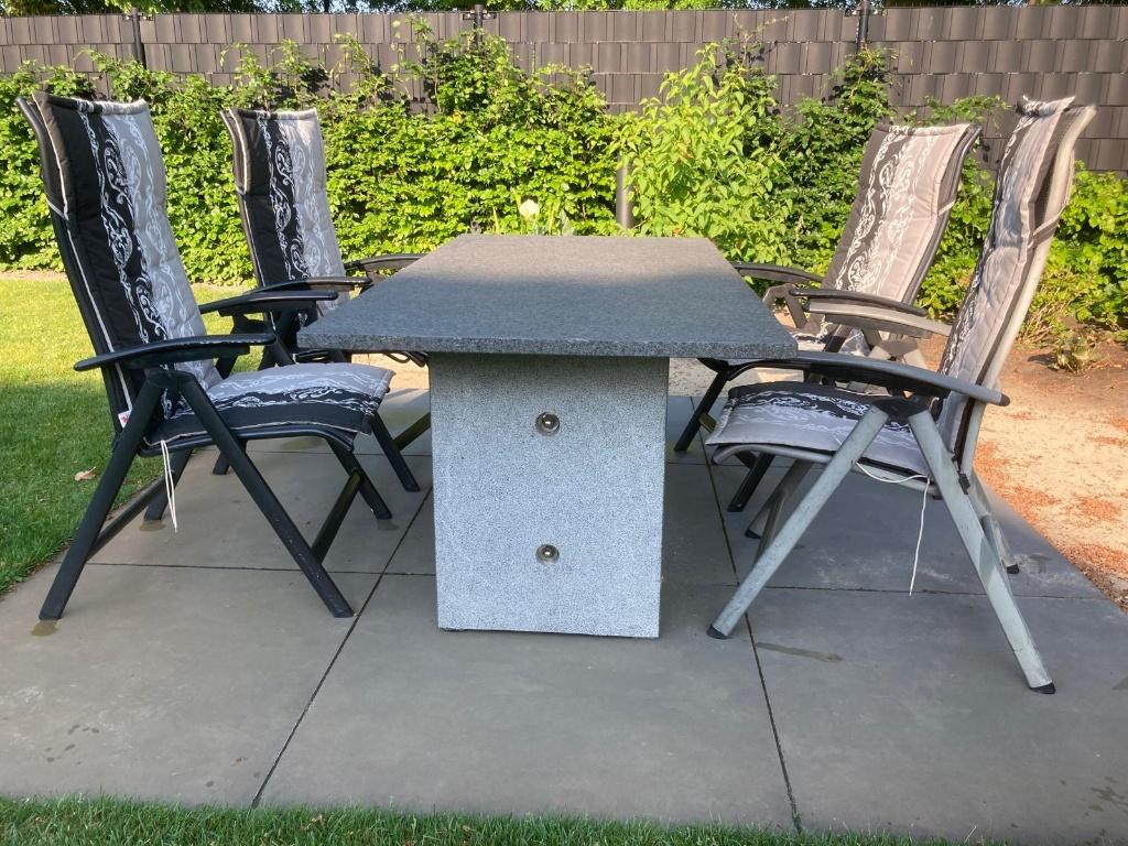 Tuintafel met  4 stoelen en kussens, Tuin en Terras, Tuintafels, Ophalen, Gebruikt, Rechthoekig, Overige materialen
