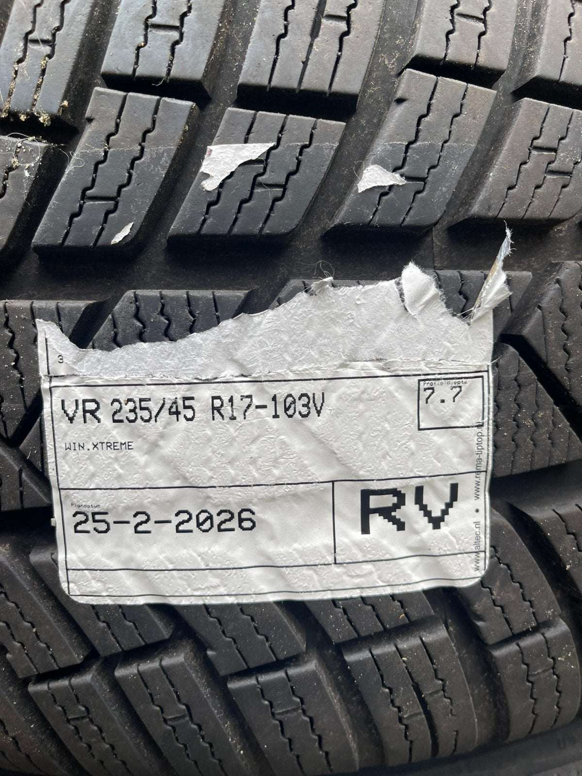 Set Vredestein winterbanden 235/45 R17 97V met Volvo velgen, Auto-onderdelen, Ophalen, Gebruikt, Banden en Velgen, 17 inch