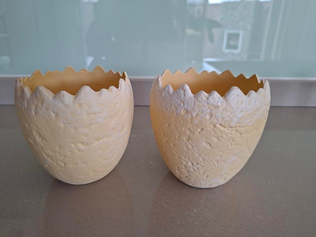 Set van 2 zacht gele  Paas Bloempotjes, Binnen, Ophalen of Verzenden, Zo goed als nieuw, Overige vormen