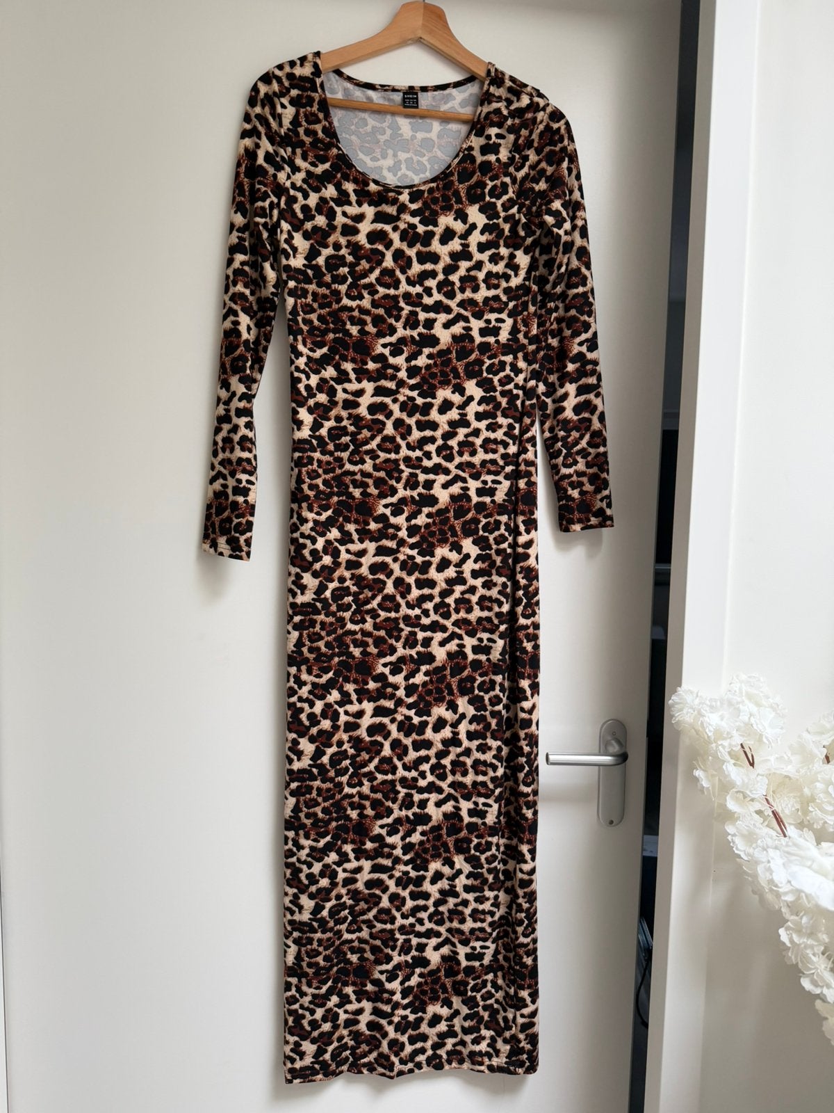 Lange panter jurk, Kleding | Dames, Jurken, Ophalen of Verzenden, Zo goed als nieuw, Bruin, Onder de knie