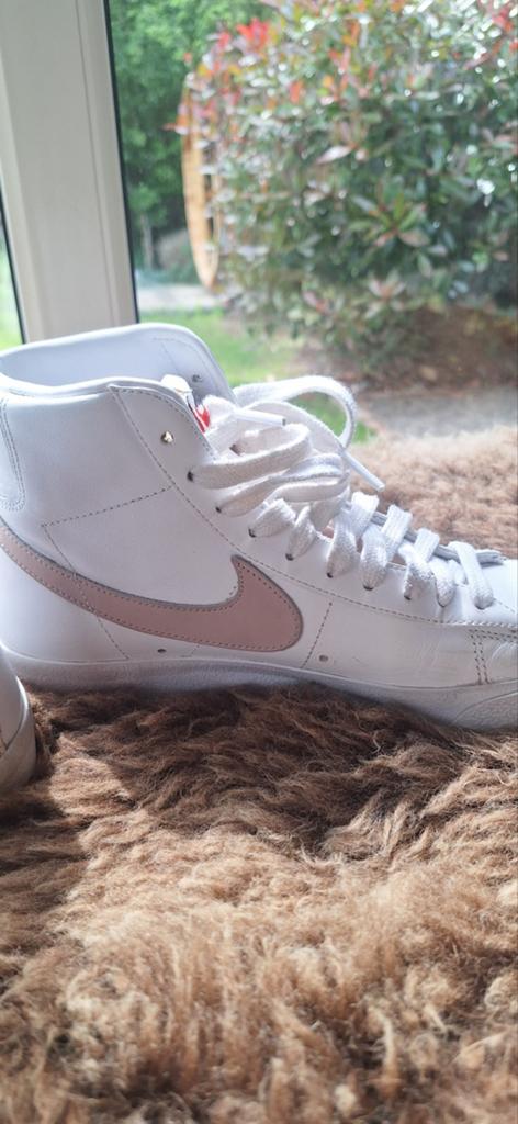 Maat 38 ZGAN Nike Blazer Mid '77 Vintage sneakers wit/roze, Ophalen of Verzenden
