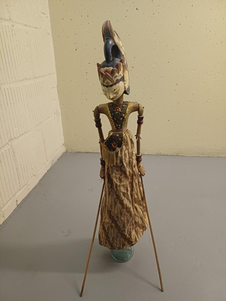 Vintage Wayang Golek pop uit Indonesië - Handgemaakt, Antiek en Kunst, Ophalen of Verzenden