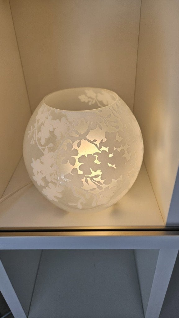 Nachtlampje met bloemmotief - Goede staat, Huis en Inrichting, Lampen | Tafellampen, Ophalen, Met schakelaar, Gebruikt, Overige merken