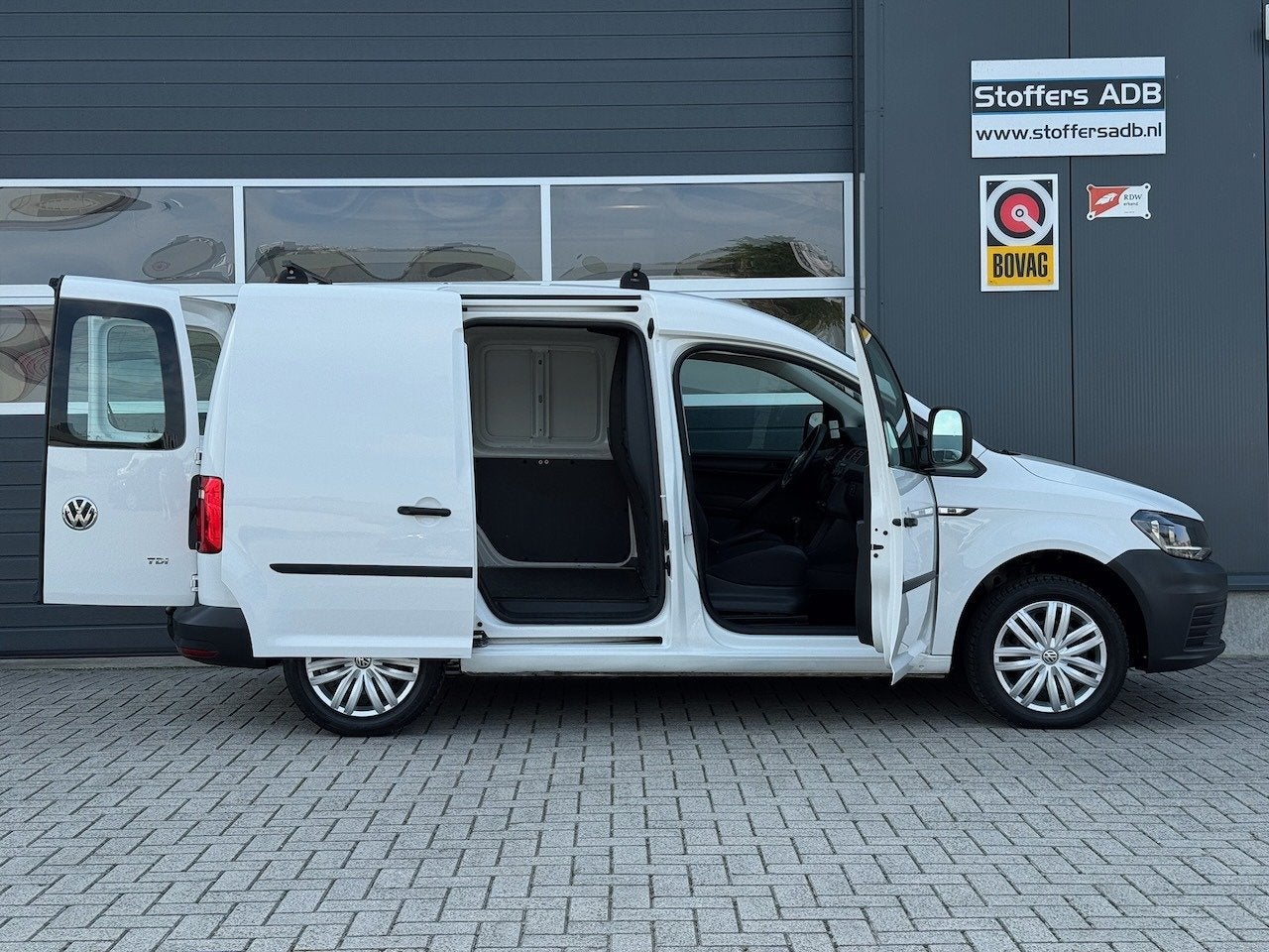 Volkswagen Caddy 1.6 TDI 102pk Comfortline | Trekhaak | Navi, Voorwielaandrijving, Euro 5, Stof, Gebruikt
