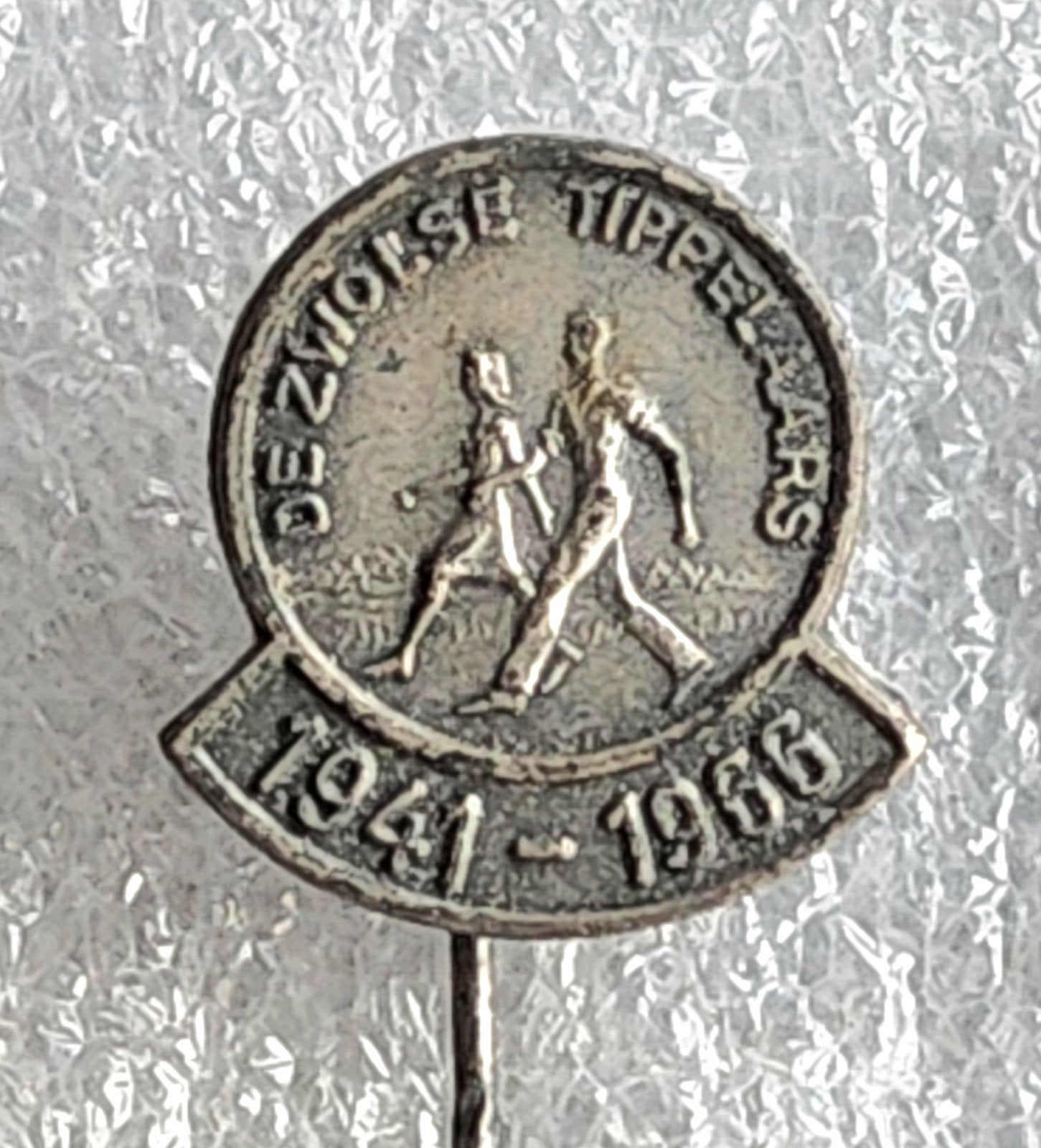 Vintage Speldje "De Zwolse Tippelaars" 1941-1966, Verzamelen, Ophalen of Verzenden, Gebruikt, Overige onderwerpen, Speldje of Pin