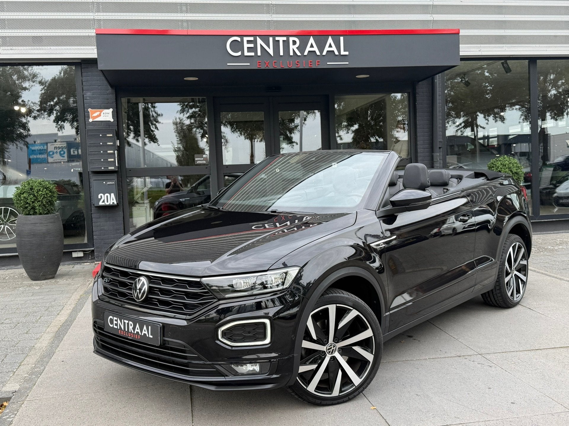 Volkswagen T-Roc Cabrio 1.5 TSI R-Line ACC|Carplay|Camera|Vi, 15 km/l, Euro 6, 4 cilinders, Leder en Stof