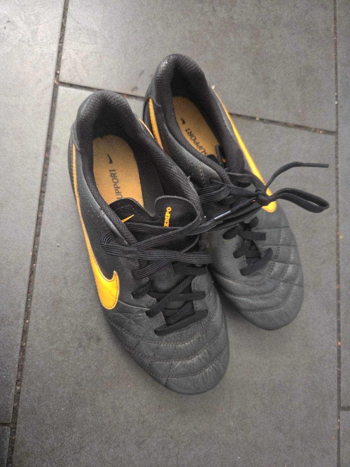 Nike Tiempo voetbalschoenen maat 36, Sport en Fitness, Ophalen of Verzenden, Gebruikt, Schoenen