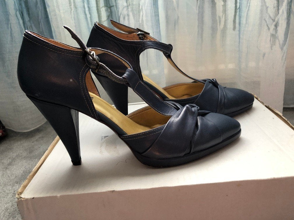 Prachtige Nieuwe jenasblauwe Leren pumps Yellowstone mt 40, Kleding | Dames, Pumps, Blauw, Yellowstone, Nieuw