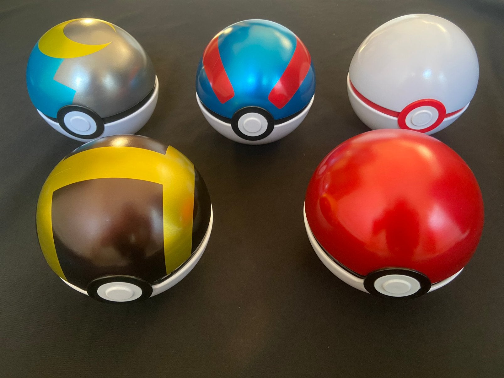 Lege originele pokemon tins ballen bal bewaartins, Hobby en Vrije tijd, Verzamelkaartspellen | Pokémon, Ophalen of Verzenden, Overige typen