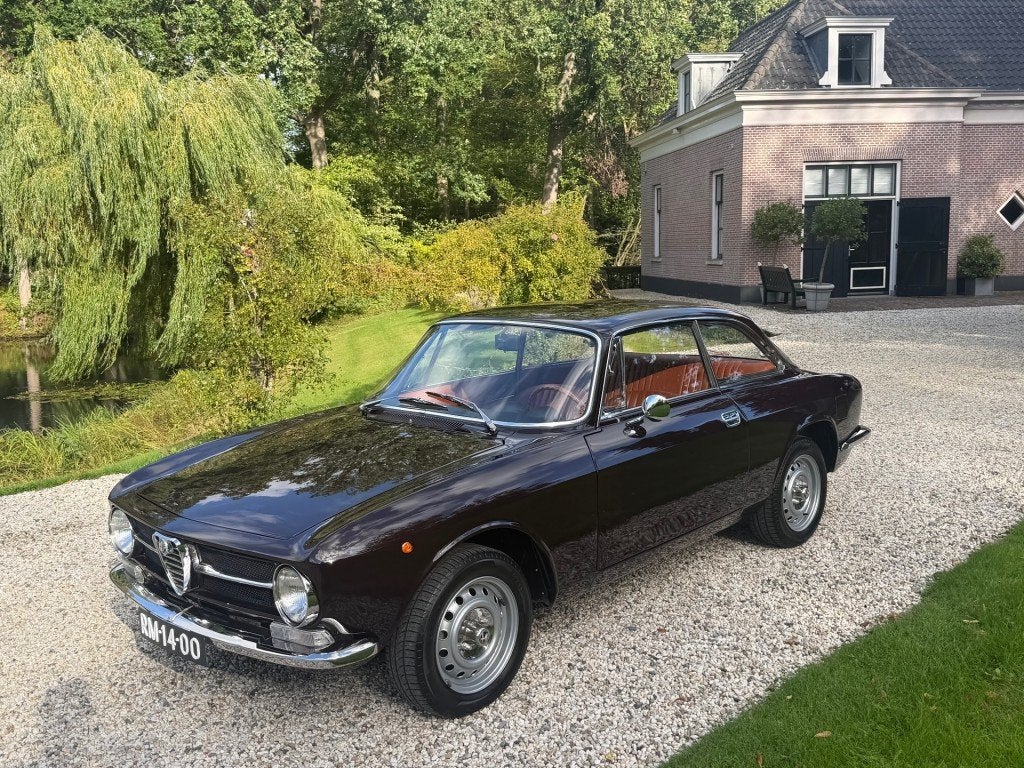Alfa romeo GT 1300 GT Junior 1972 GERESTAUREERD, Bruin, 4 stoelen, Bedrijf, Handgeschakeld