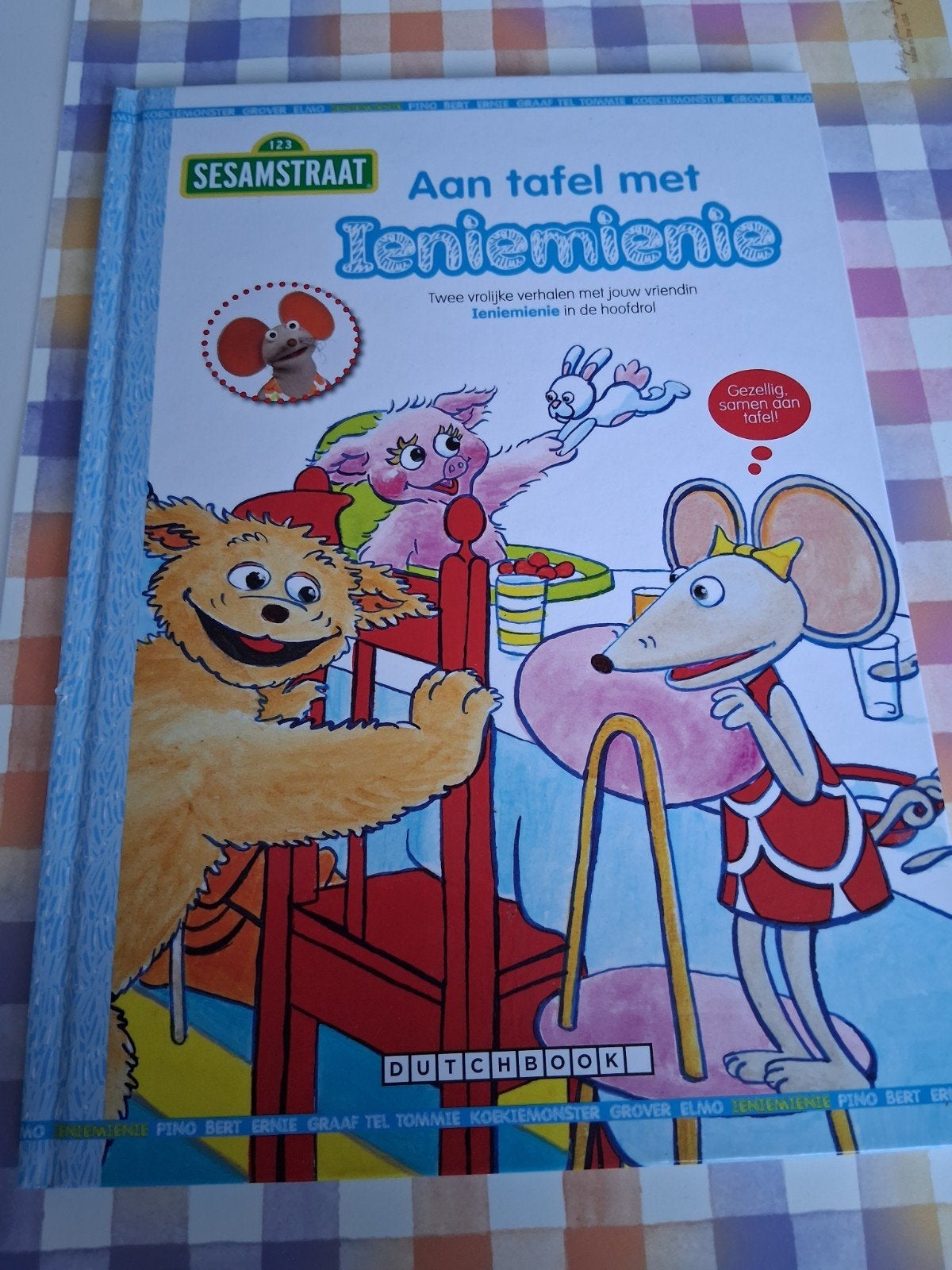 groot boek sesamstraat - aan tafel met ieniemienie, Ophalen of Verzenden, Gelezen, 3 tot 4 jaar