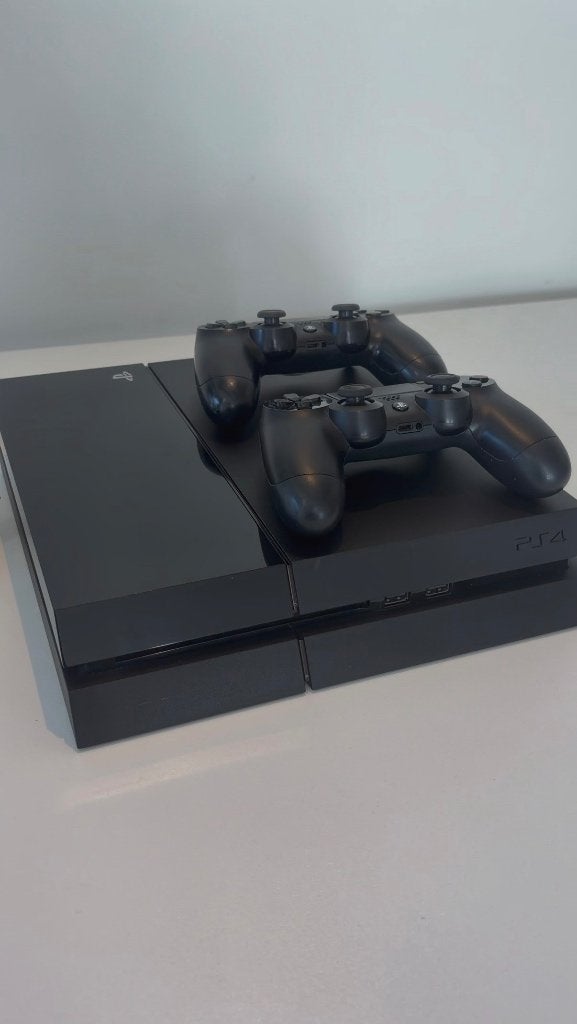Playstation 4 in nieuwstaat, Spelcomputers en Games, Spelcomputers | Sony PlayStation 4, 500 GB, Met 2 controllers, Ophalen of Verzenden
