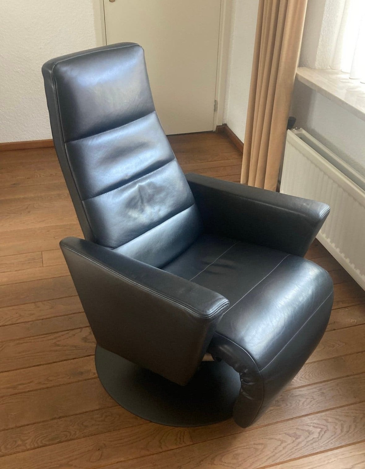 Ivm fam omst. Relaxstoel te koop ekektrisch zwart leder, Ophalen of Verzenden, Zo goed als nieuw, 50 tot 75 cm