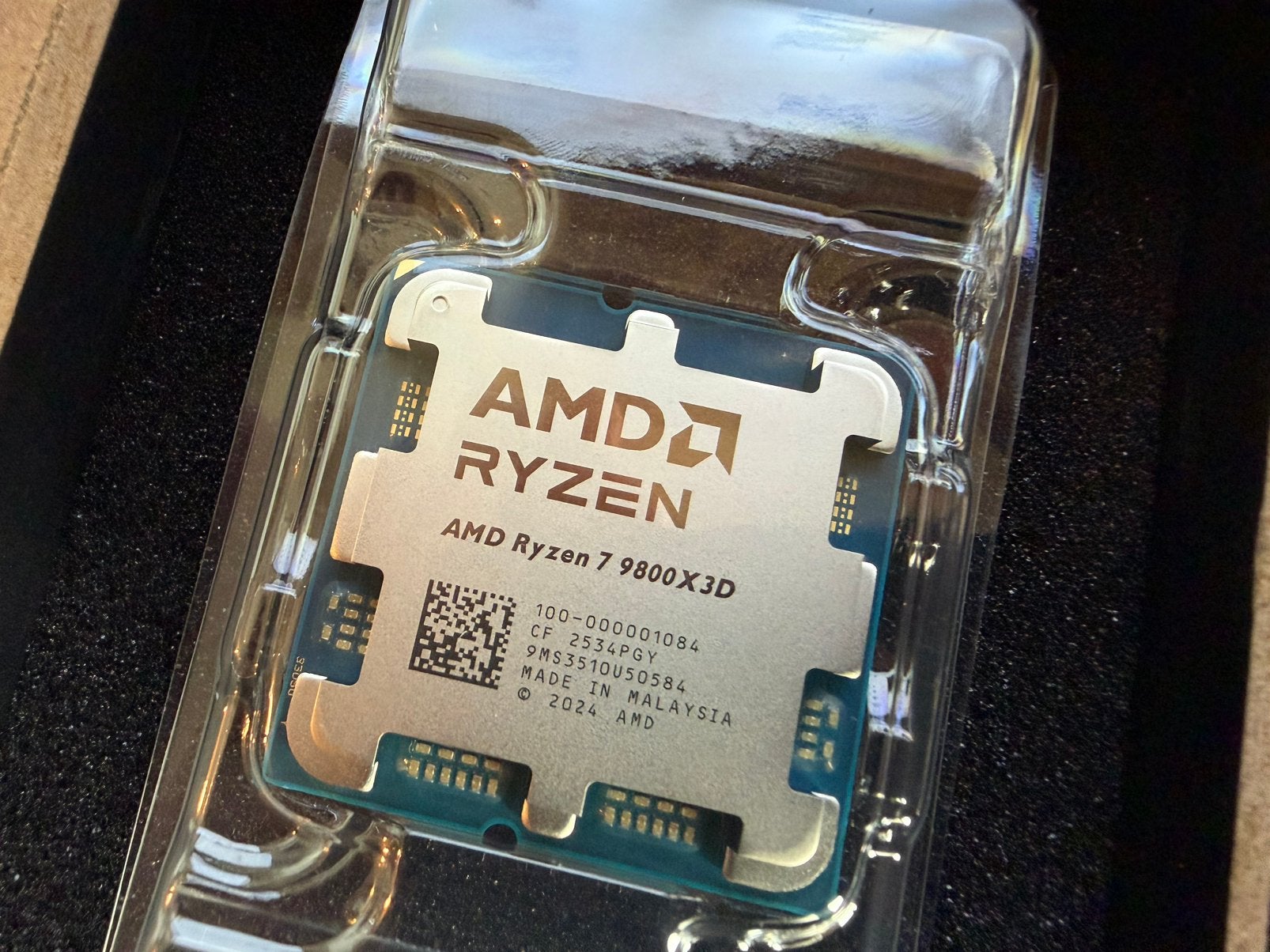 NIEUW AMD Ryzen 7 9800X3D Tray garantie + bon, Computers en Software, Processors, Ophalen, Nieuw