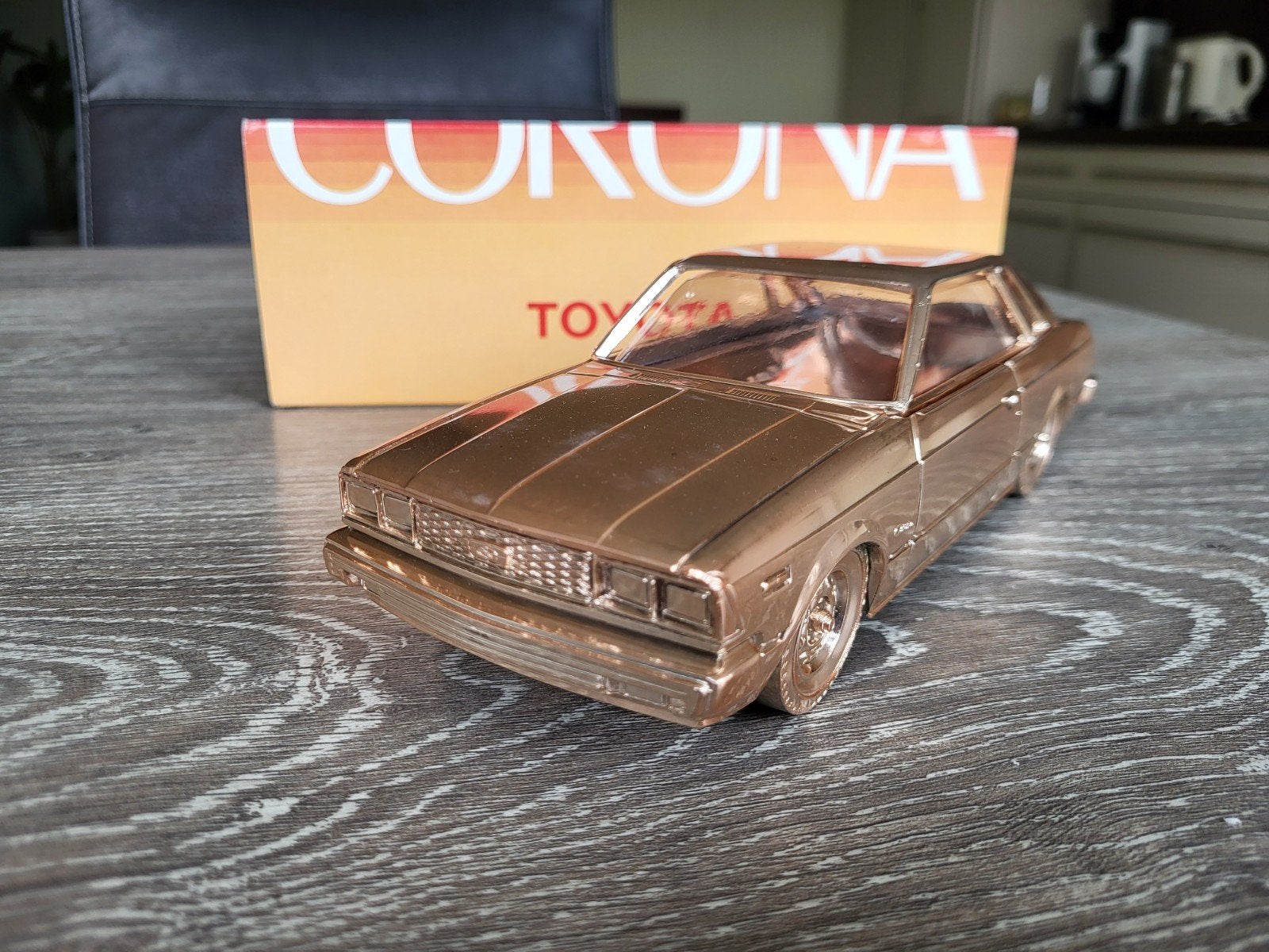 Toyota Corona sigarettenhouder schaal 1:18??, Ophalen of Verzenden, Zo goed als nieuw, Auto, Overige merken