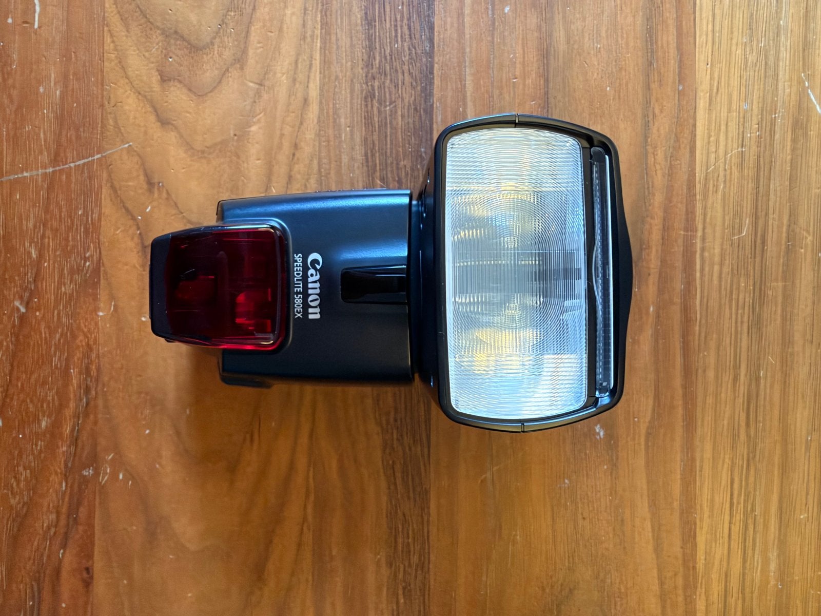Foto 9 van Canon EOS 6D Mark II met 2 lenzen en Speedlite flitser