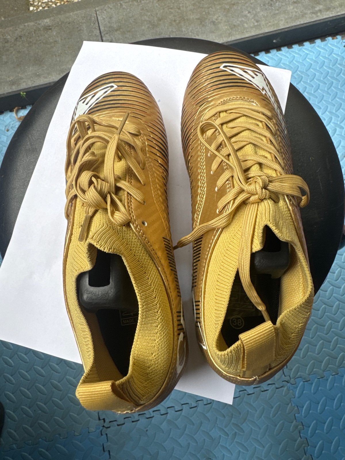 Gouden Voetbalschoenen - Maat 38, Maat XS of kleiner, Ophalen, Zo goed als nieuw, Schoenen