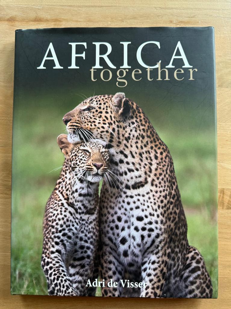 Africa Together - Adri de Visser - Prachtig Natuurboek, Ophalen of Verzenden, Zo goed als nieuw, Natuur algemeen