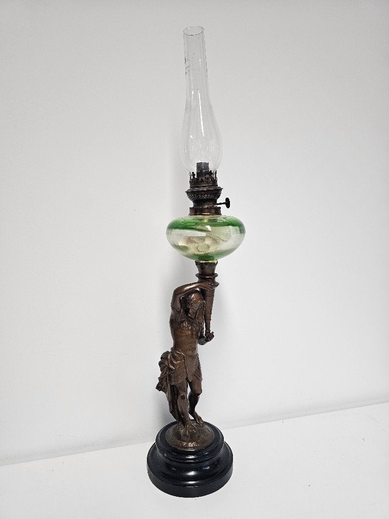 Sculptuur met petroleumlamp voor €140,-, Ophalen