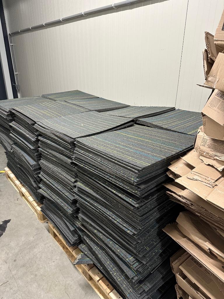 Gebruikte tapijttegels € 0,25 per stuk, Ophalen, Gebruikt, 75 m² of meer, Tapijttegels