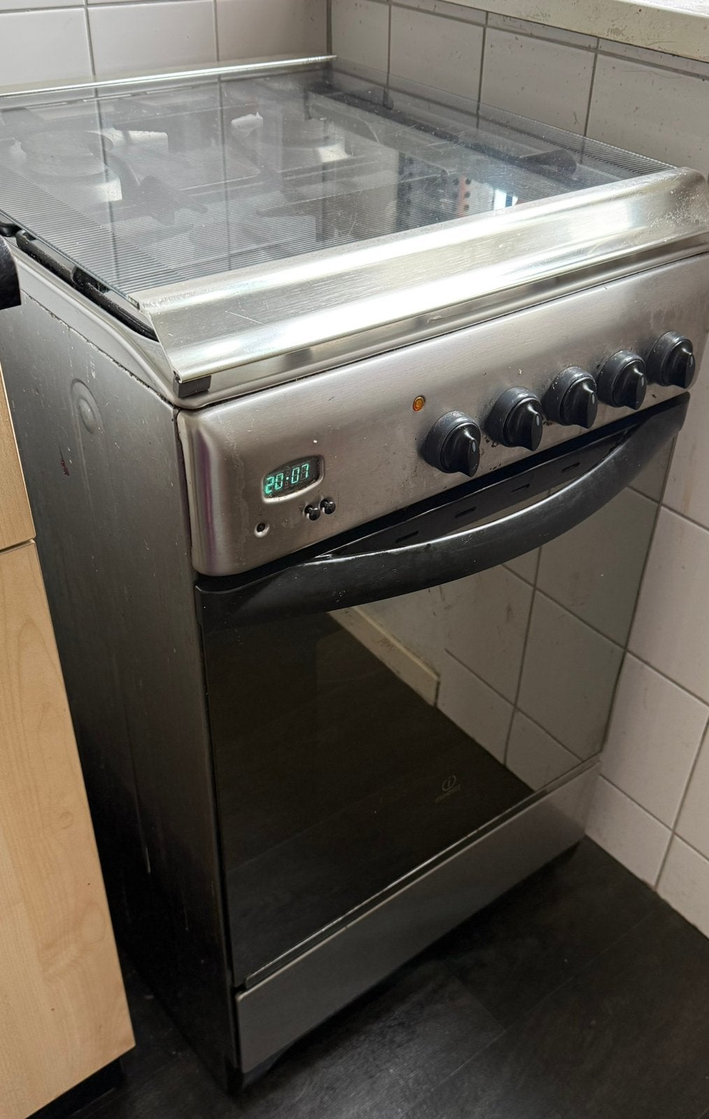 Gasfornuis indesit, Witgoed en Apparatuur, Fornuizen, Ophalen, Gebruikt, 4 kookzones, Gas