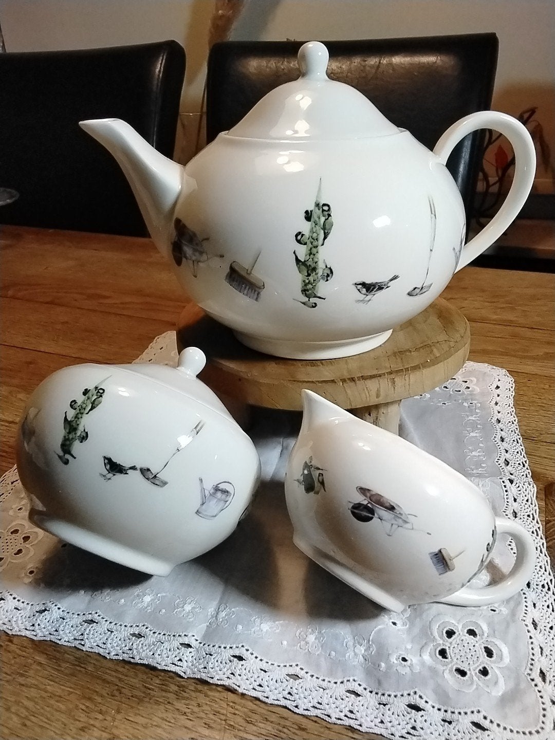 Theepot, suikerpot en melkkan 'Four Seasons' by HvD., Overige merken, Keramiek, Landelijk/Boerenbont, Ophalen of Verzenden