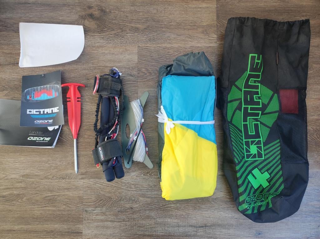 Ozone OCTANE 4 4-lijns powerkite, met handvatten., Ophalen of Verzenden, Zo goed als nieuw, Vierlijns, Vlieger