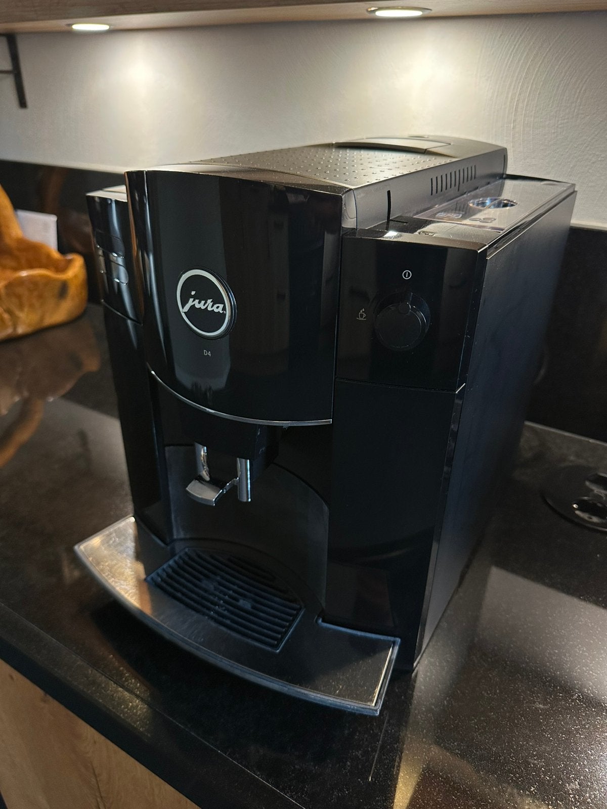 Jura D4 Koffiemachine Piano Black Gereinigd, Witgoed en Apparatuur, 10 kopjes of meer, Koffiemachine, Zo goed als nieuw, Afneembaar waterreservoir