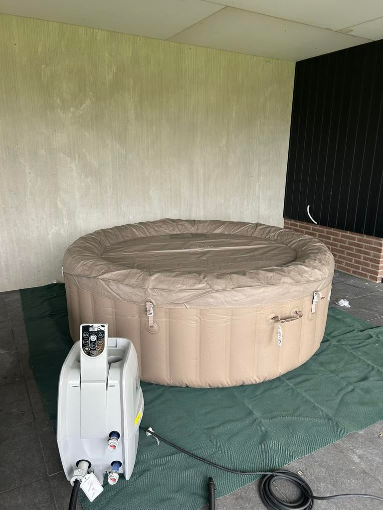 Jacuzzi te huur voor slecht € 40,- per dag!, Tuin en Terras, Bubbelbaden en Hottubs, Ophalen of Verzenden, Zo goed als nieuw, Filter
