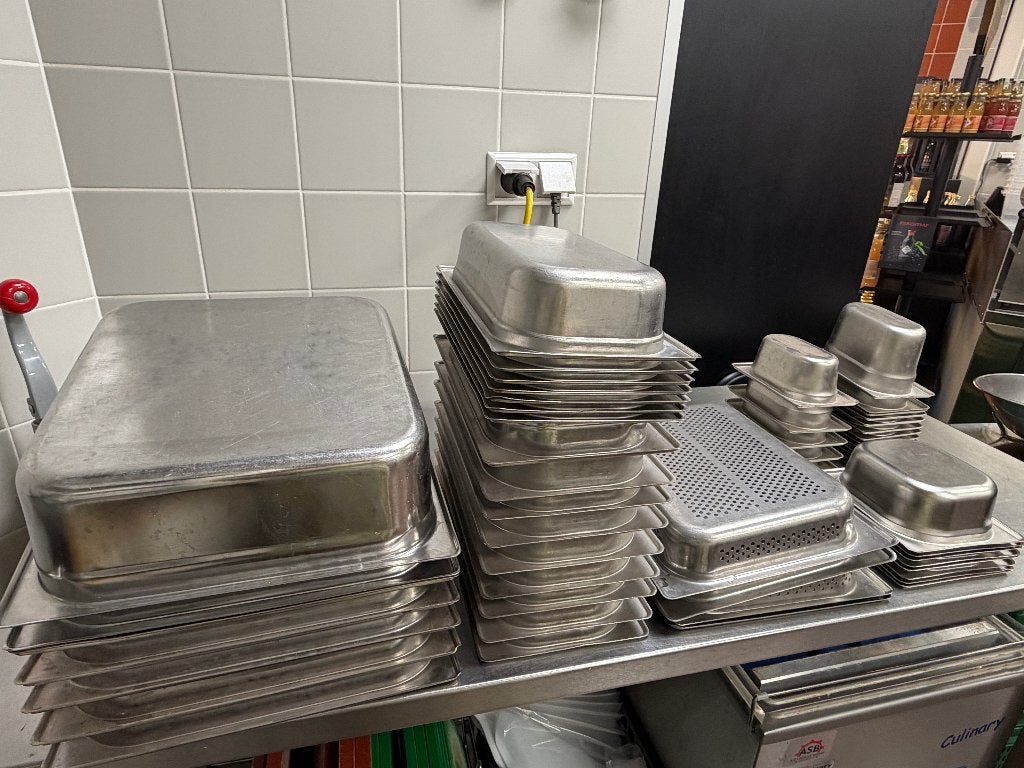 Grote partij RVS Gastronorm bakken +- 40 stuks, Ophalen, Gebruikt, RVS Meubilair