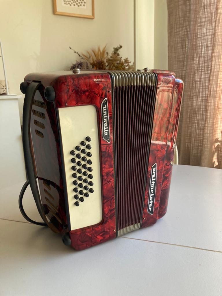 Accordeon Weltmeister Vintage red 1950, Ophalen, Met riemen, Toetsaccordeon, Weltmeister