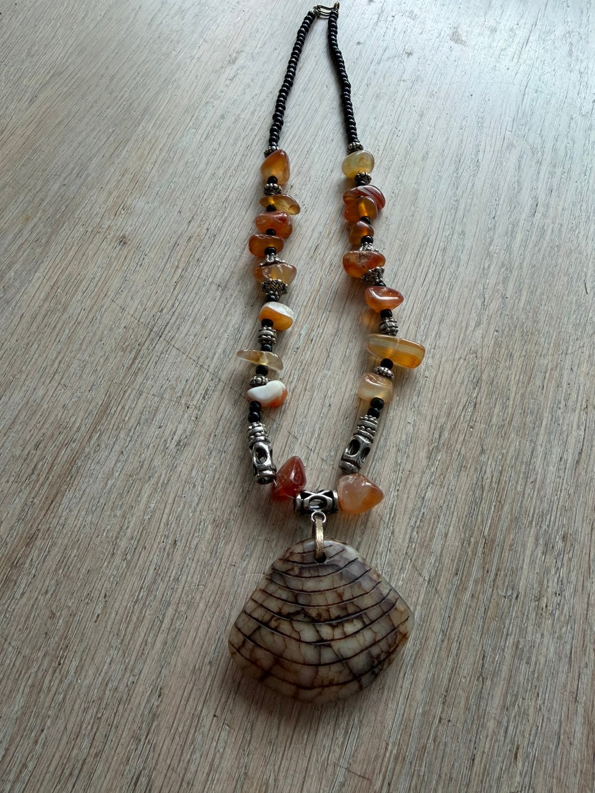 Ketting met o.a carneool kralen en aragoniet hanger, Sieraden, Tassen en Uiterlijk, Kettingen, Ophalen of Verzenden, Zo goed als nieuw