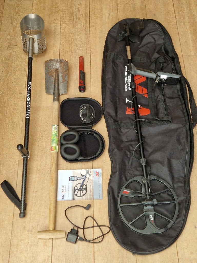 Minelab Equinox 800 - complete set, Hobby en Vrije tijd, Metaaldetectors, Gebruikt, Ophalen of Verzenden, 30 cm of minder, Minelab